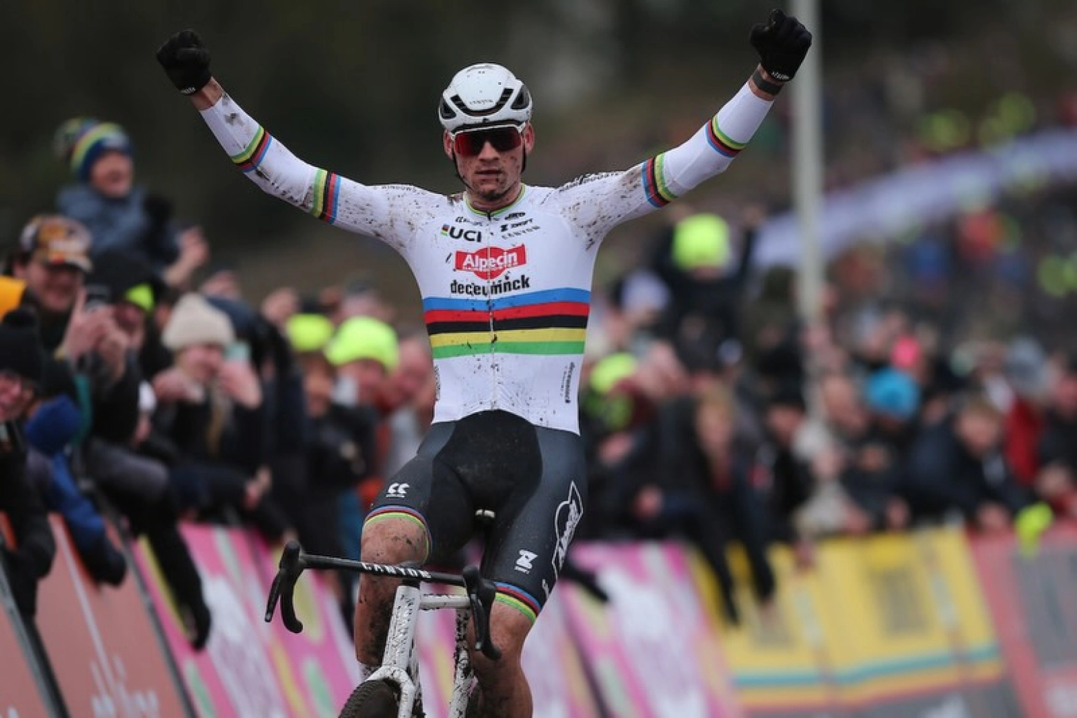 Van der Poel, ‘harto de entrenar’, prepara su regreso al ciclocross en la Copa del Mundo de Namur