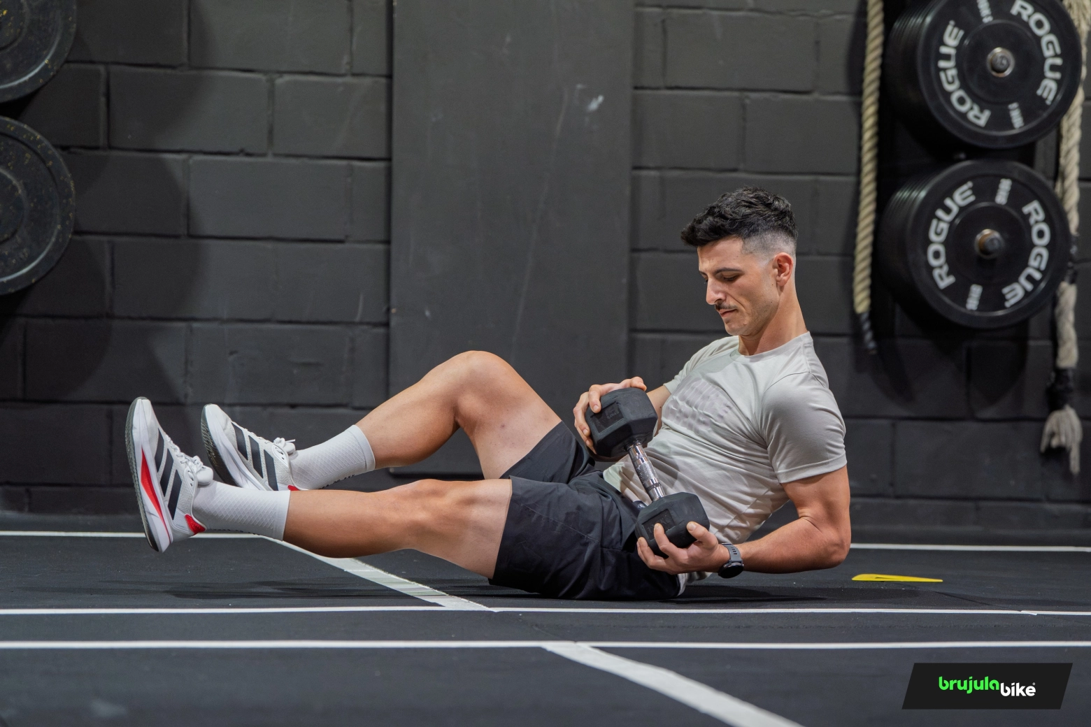20 minutos, una mancuerna y más vatios: el entrenamiento que todo ciclista debería hacer