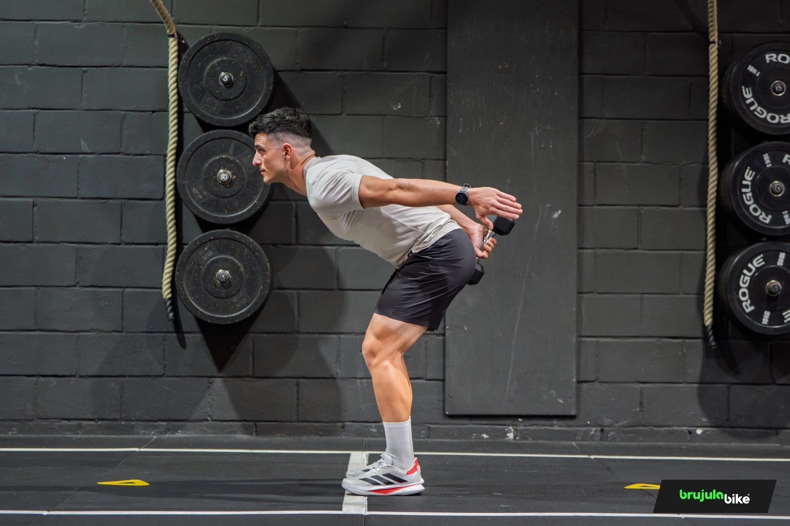 20 minutos, una mancuerna y más vatios: el entrenamiento que todo ciclista debería hacer