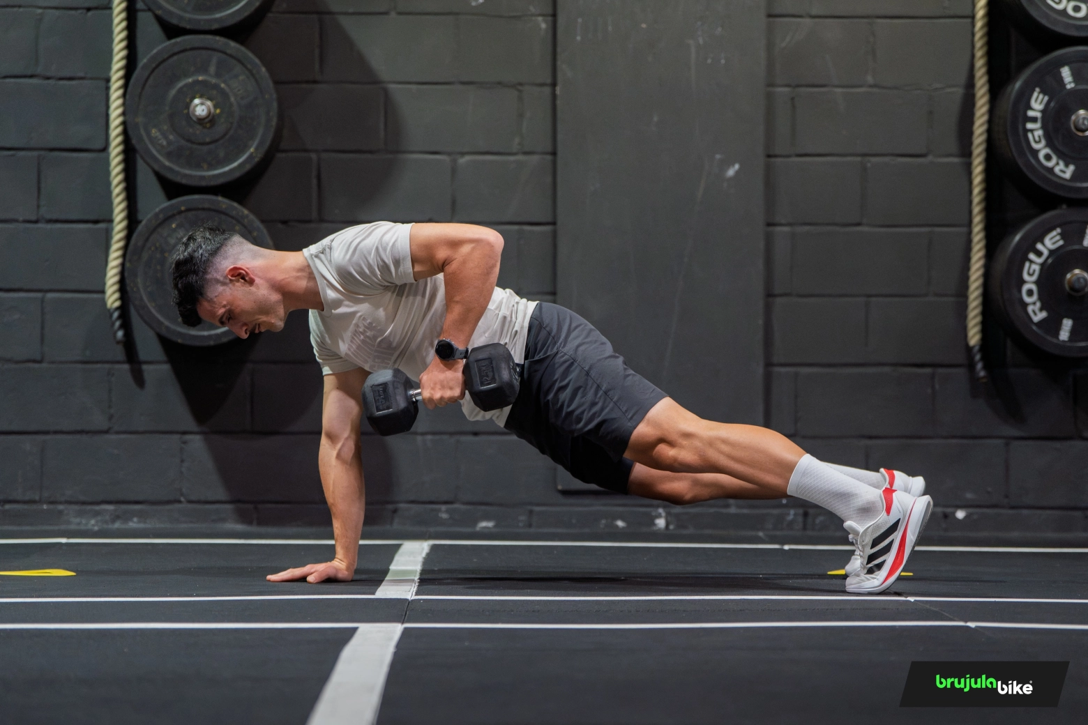 20 minutos, una mancuerna y más vatios: el entrenamiento que todo ciclista debería hacer