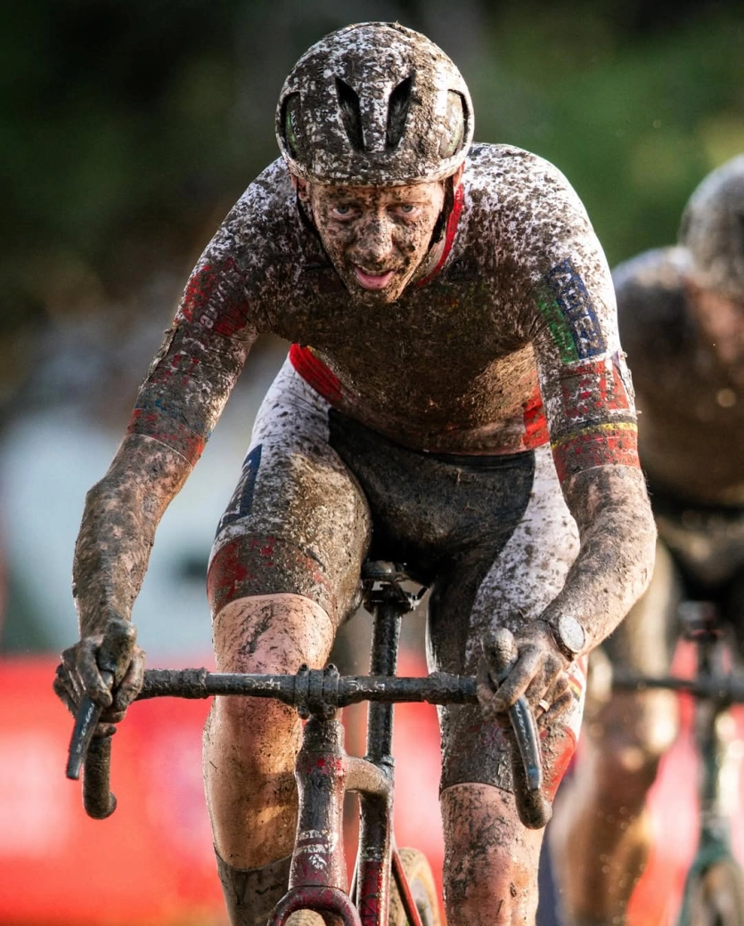 Vanthourenhout gana con un movimiento perfecto y Brand continúa su dominio: resultados de la Copa del Mundo CX de Terralba 2025