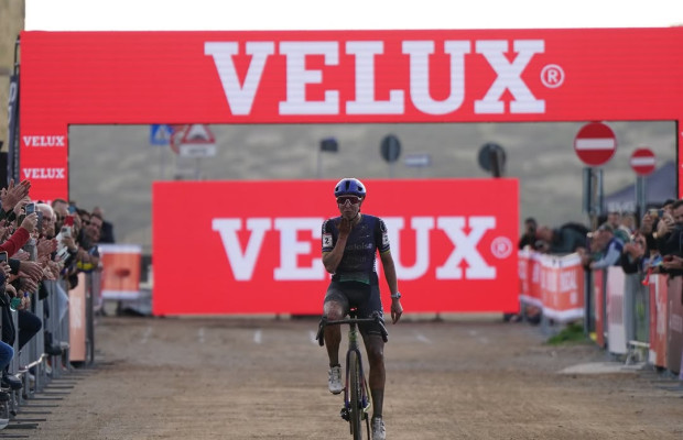 Vanthourenhout gagne avec un mouvement parfait et Brand continue son domination : résultats de la Coupe du Monde CX de Terralba 2025