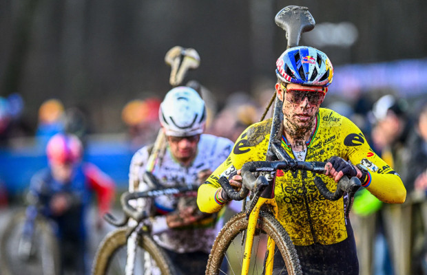 Van Aert, tocado a dos semanas de su debut invernal en ciclocross