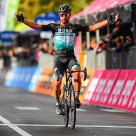 Peter Sagan experimenta la velocidad real en un avión de combate