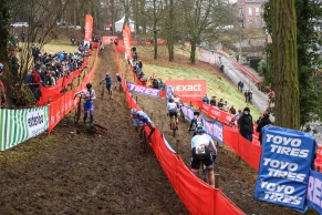 Van der Poel debuts the rainbow today at the World Cup in Namur