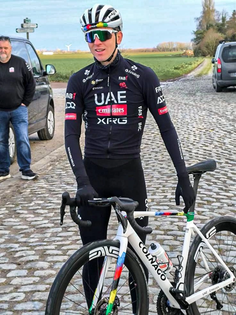 Pogacar, surpris en train d'entraîner le parcours de Paris-Roubaix