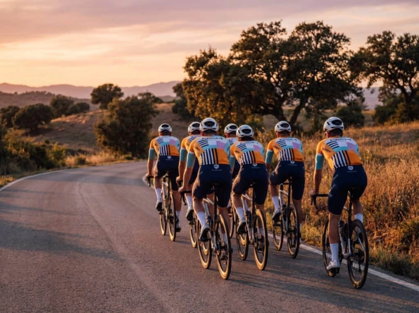 “Le cyclisme a toujours été une passion” : Andrés Iniesta présente son équipe WorldTour