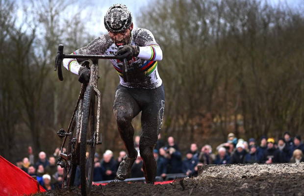 Le cyclocross se résigne avec Van der Poel : "Maintenant, nous luttons pour la deuxième place"