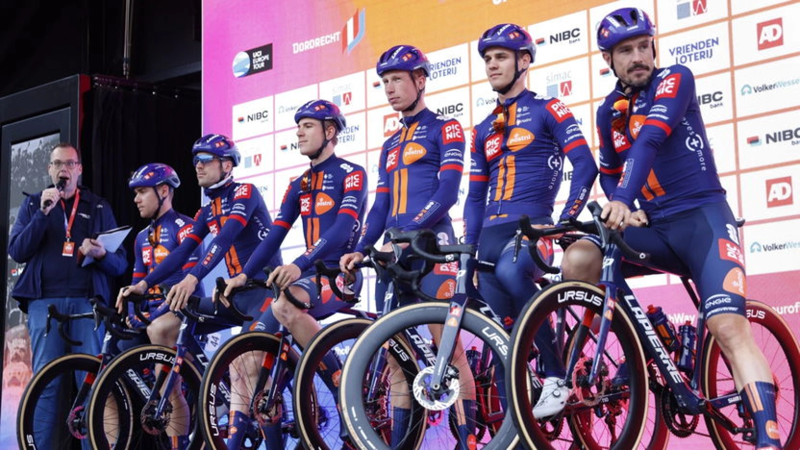 A UCI anuncia o WorldTour 2026: lista completa e surpresas nas promoções e rebaixamentos