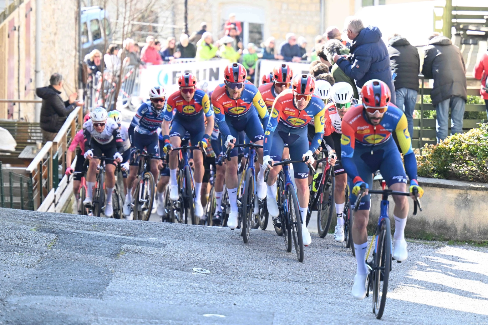 A UCI anuncia o WorldTour 2026: lista completa e surpresas nas promoções e rebaixamentos