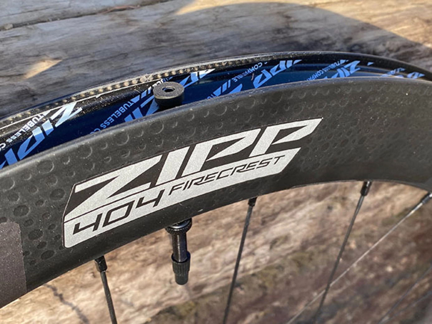 Pneus mini-hook: por que estão chegando ao WorldTour e o que muda para o ciclista