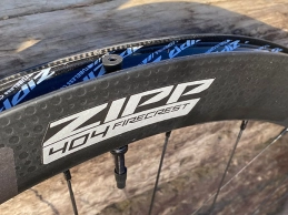 Mini-hook tires: why they are coming to the WorldTour and what it means for the cyclist