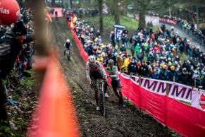 Mathieu van der Poel maintains his unbeaten streak in the World Cup in Namur