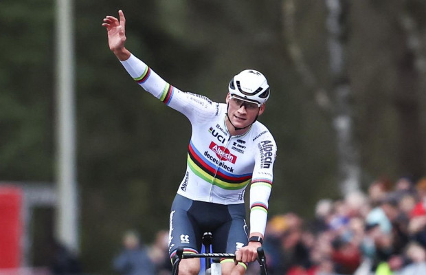 Mathieu van der Poel maintient sa série d'invincibilité à la Coupe du Monde de Namur