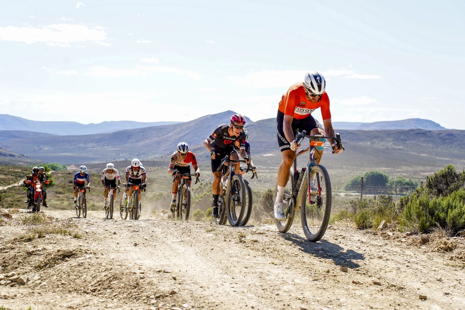 Ele tem um FTP de 480 W e consome 140g/h de carboidratos durante a corrida: assim foi a temporada deste vencedor da Cape Epic