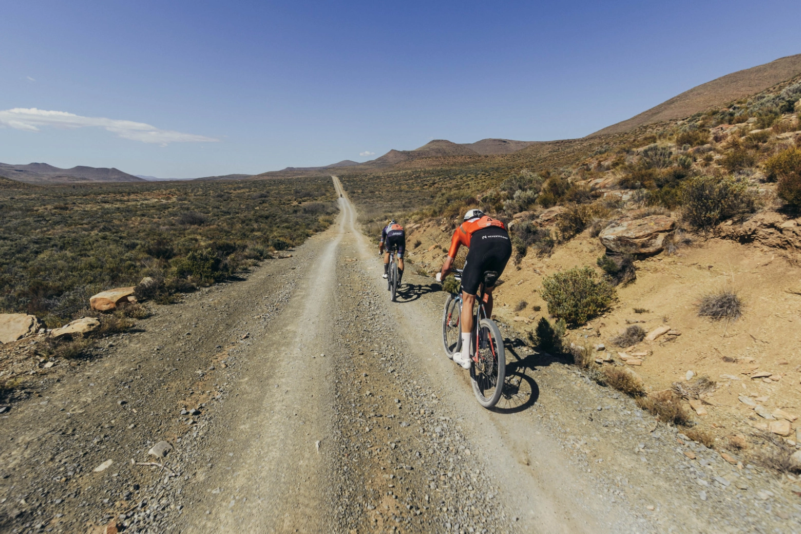 Ele tem um FTP de 480 W e consome 140g/h de carboidratos durante a corrida: assim foi a temporada deste vencedor da Cape Epic