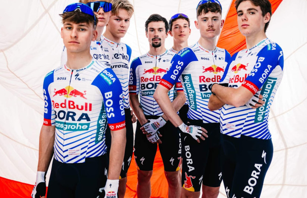 Los equipos World Tour estrenan sus equipaciones para 2026