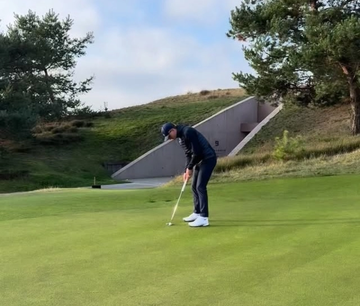 Van der Poel se met au golf après avoir gagné à Namur et aborde une semaine clé