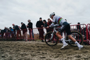 The first Van der Poel vs Van Aert is today: times and how to watch for free the CX Antwerp World Cup