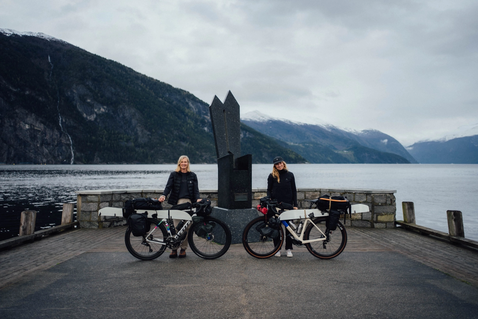 Ride to Ride: una aventura de gravel, bikepacking y snowboard por los Alpes noruegos que no debes perderte