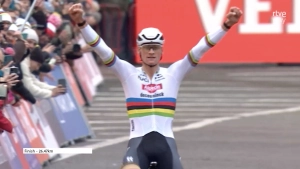 No one can beat Mathieu van der Poel: the Dutchman asserts his dominance in Antwerp in the first duel of the year with Van Aert