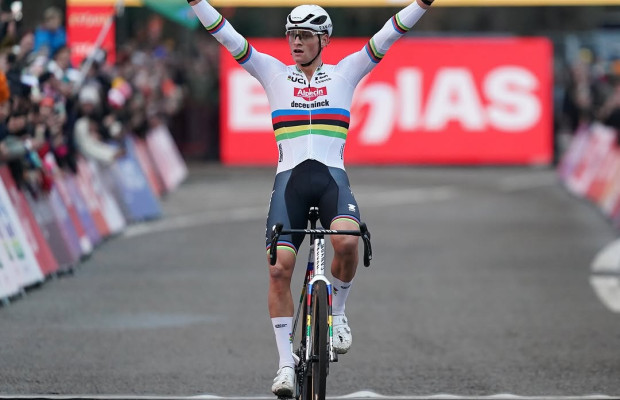 Ninguém pode vencer Mathieu van der Poel: o neerlandês impõe sua lei em Antuérpia no primeiro duelo do ano com Van Aert