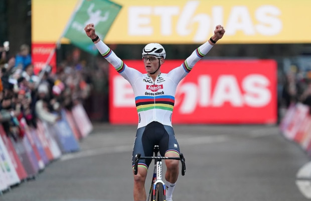 Personne ne peut battre Mathieu van der Poel : le Néerlandais impose sa loi à Anvers, le premier duel de l'année avec Van Aert