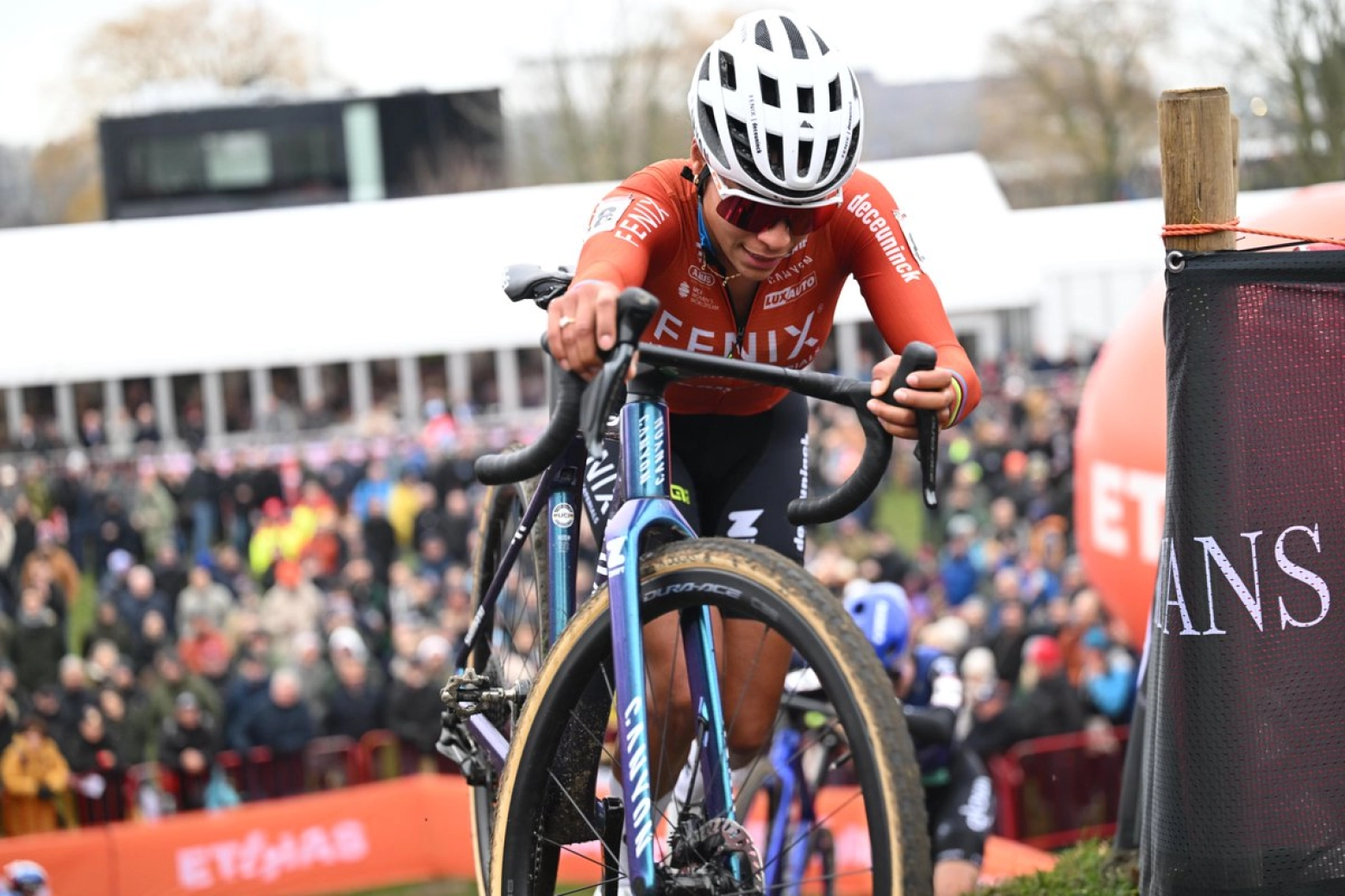 Lucinda Brand shines at the Koksijde World Cup and confirms her leadership
