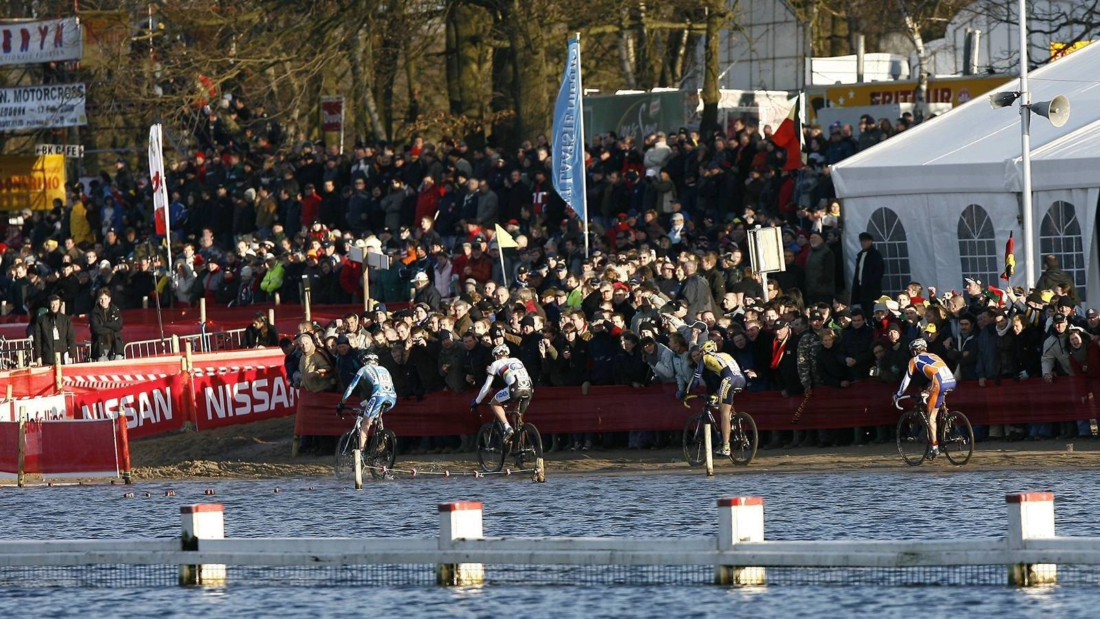 Segundo duelo del invierno: Van Aert y Van der Poel vuelven a verse hoy las caras en Hofstade