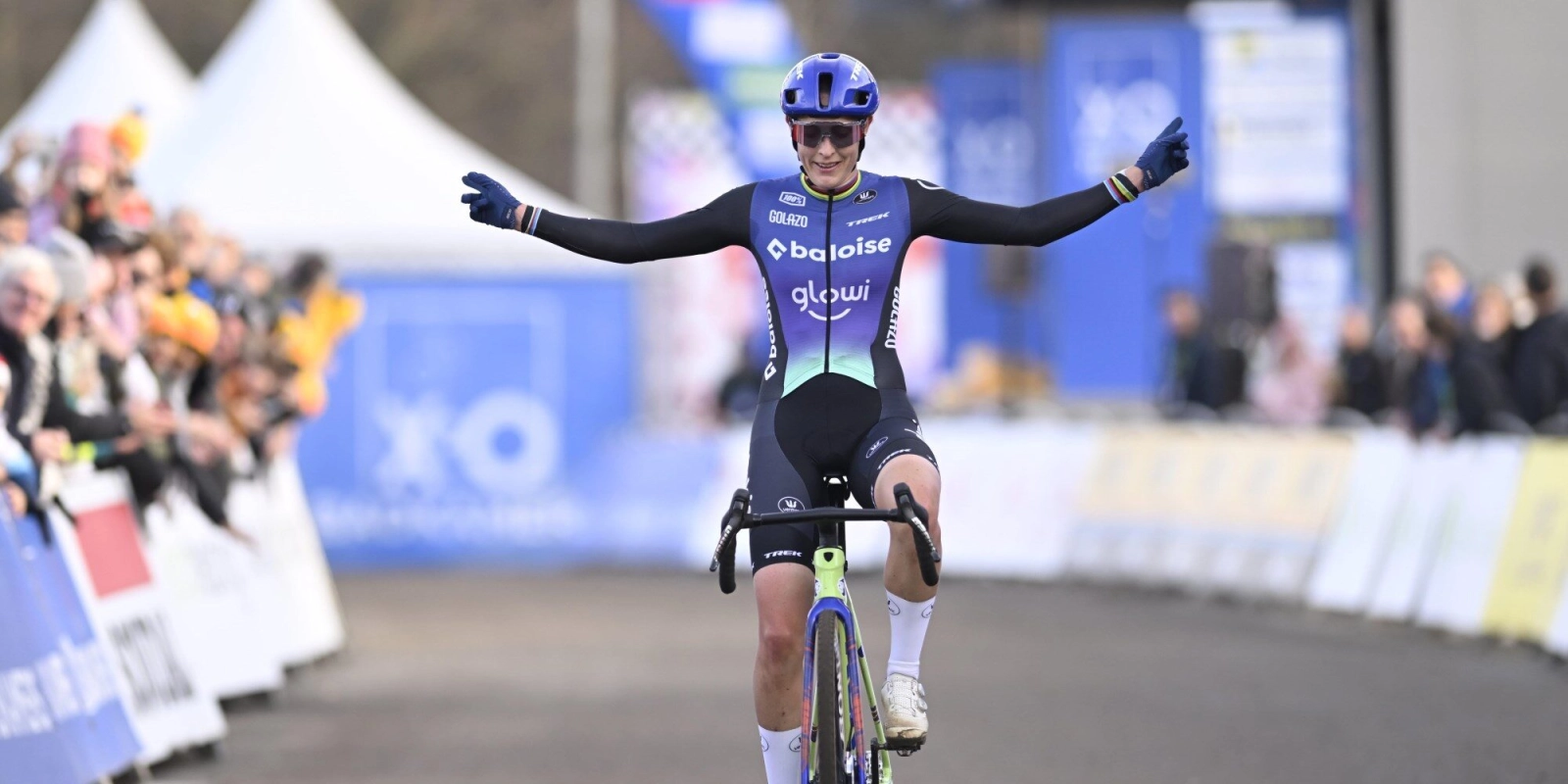 Lucinda Brand no se cansa de ganar y se lleva también el X2O Trofee Hofstade Plage Cross