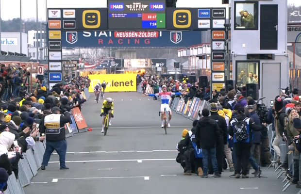 Van Aert loses the sprint to Del Grosso in the Superprestige Heusden-Zolder