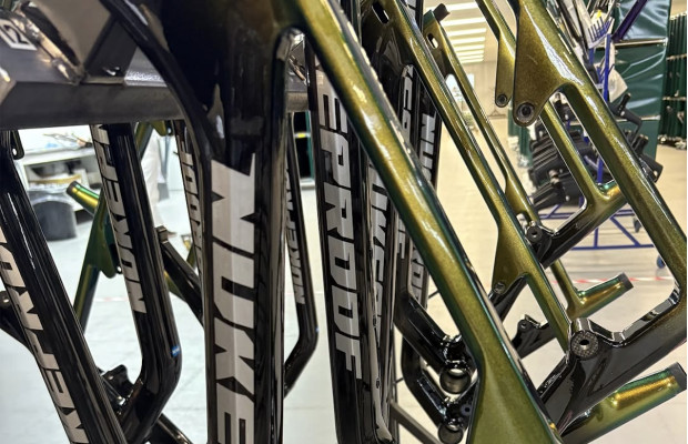 Nukeproof arrive à la Coupe du Monde XCO et développe un vélo de 32 pouces