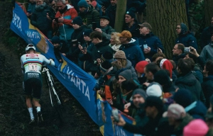 Van der Poel is the top favorite today: times and how to watch for free the CX World Cup Gavere 2025