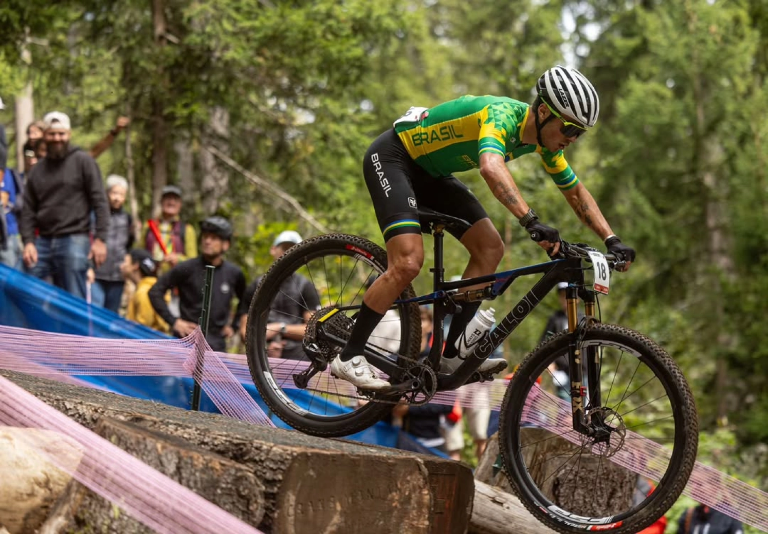 O brasileiro Ulan Bastos é contratado pelo BH Coloma Team