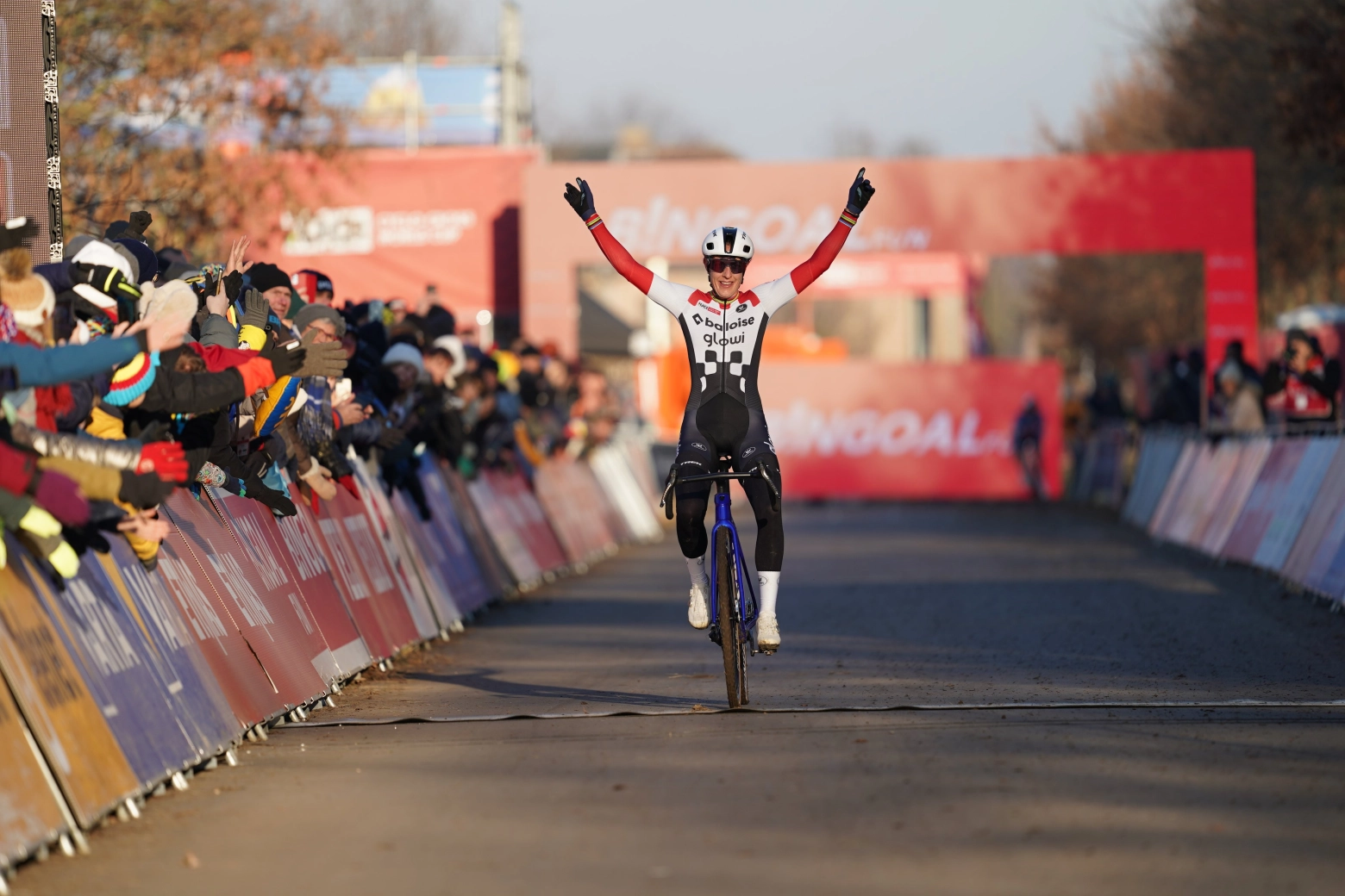 Lucinda Brand amplía su racha de victorias en Gavere