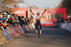 Lucinda Brand extends her winning streak in Gavere