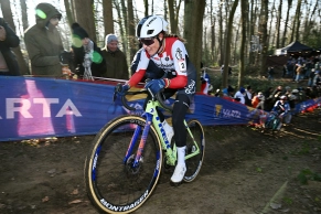 Lucinda Brand extends her winning streak in Gavere