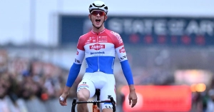 Sweeck, Nys, Vanthourenhout, and Vandeputte are competing for the leadership of the World Cup in Dendermonde
