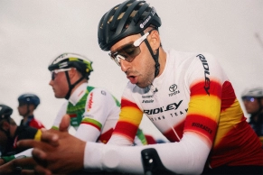 Thibau Nys wins an incredibly exciting World Cup cyclocross race in Dendermonde