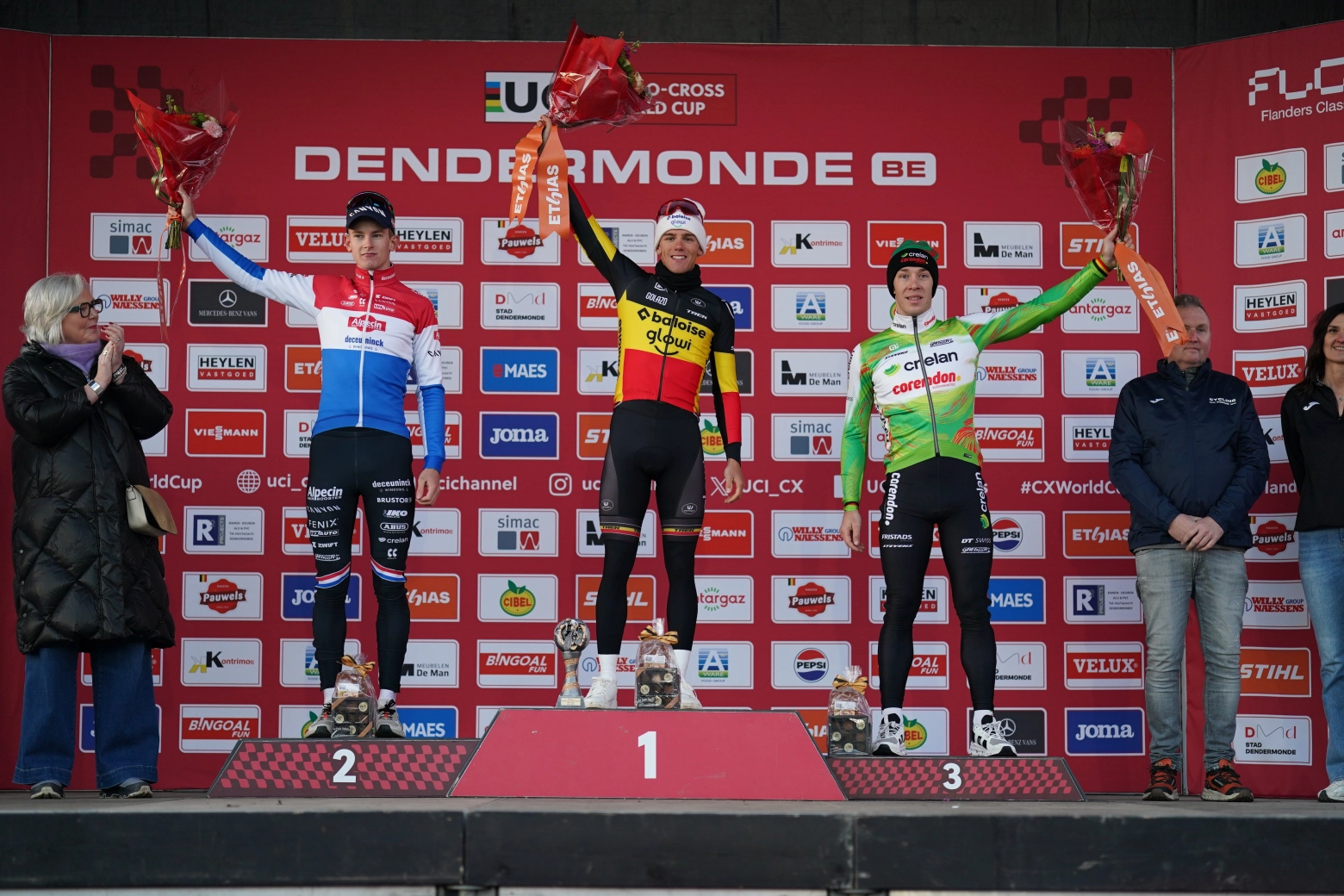 Thibau Nys vence una emocionante Copa del Mundo CX de Dendermonde en la que brilla Felipe Orts