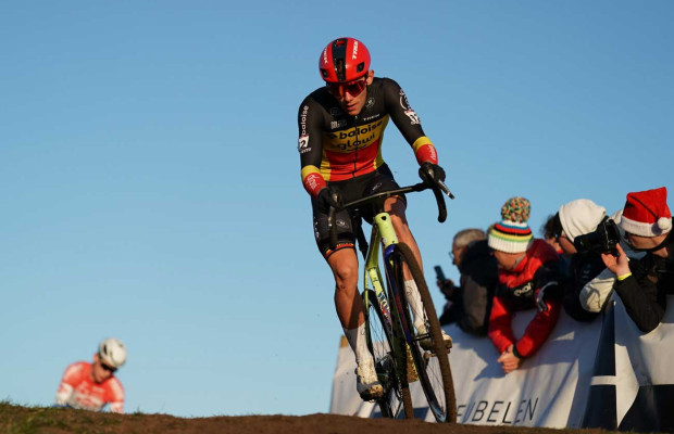 Thibau Nys vence em Dendermonde uma corrida emocionante da Copa do Mundo de Ciclocross
