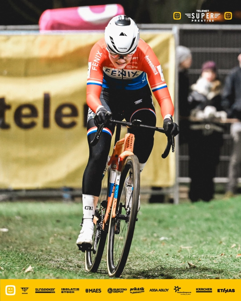 Puck Pieterse aprovecha la ausencia de Lucinda Brand y gana el Superpresigio de Diegem