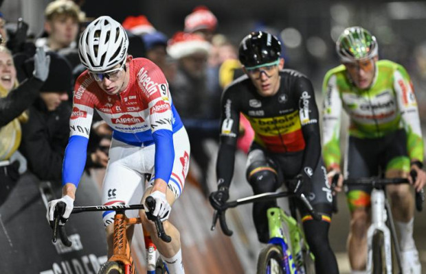 Amazing battle in the Superprestige of Diegem that ends up being won by Tibor del Grosso