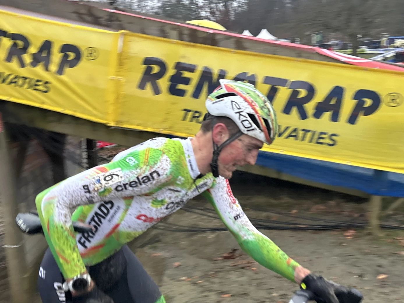 Mathieu van der Poel volta a fazer das suas no ciclocross de Baal