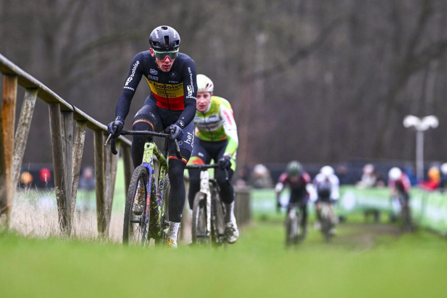 Mathieu van der Poel volta a fazer das suas no ciclocross de Baal