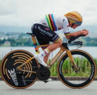 "If you want me, we have to ride with Specialized": Evenepoel debuts with the team talking about the brand he has been using since junior