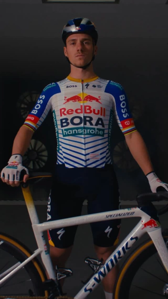 "Si me quieres, tenemos que correr con Specialized": Evenepoel estrena equipo hablando sobre la marca que monta desde junior