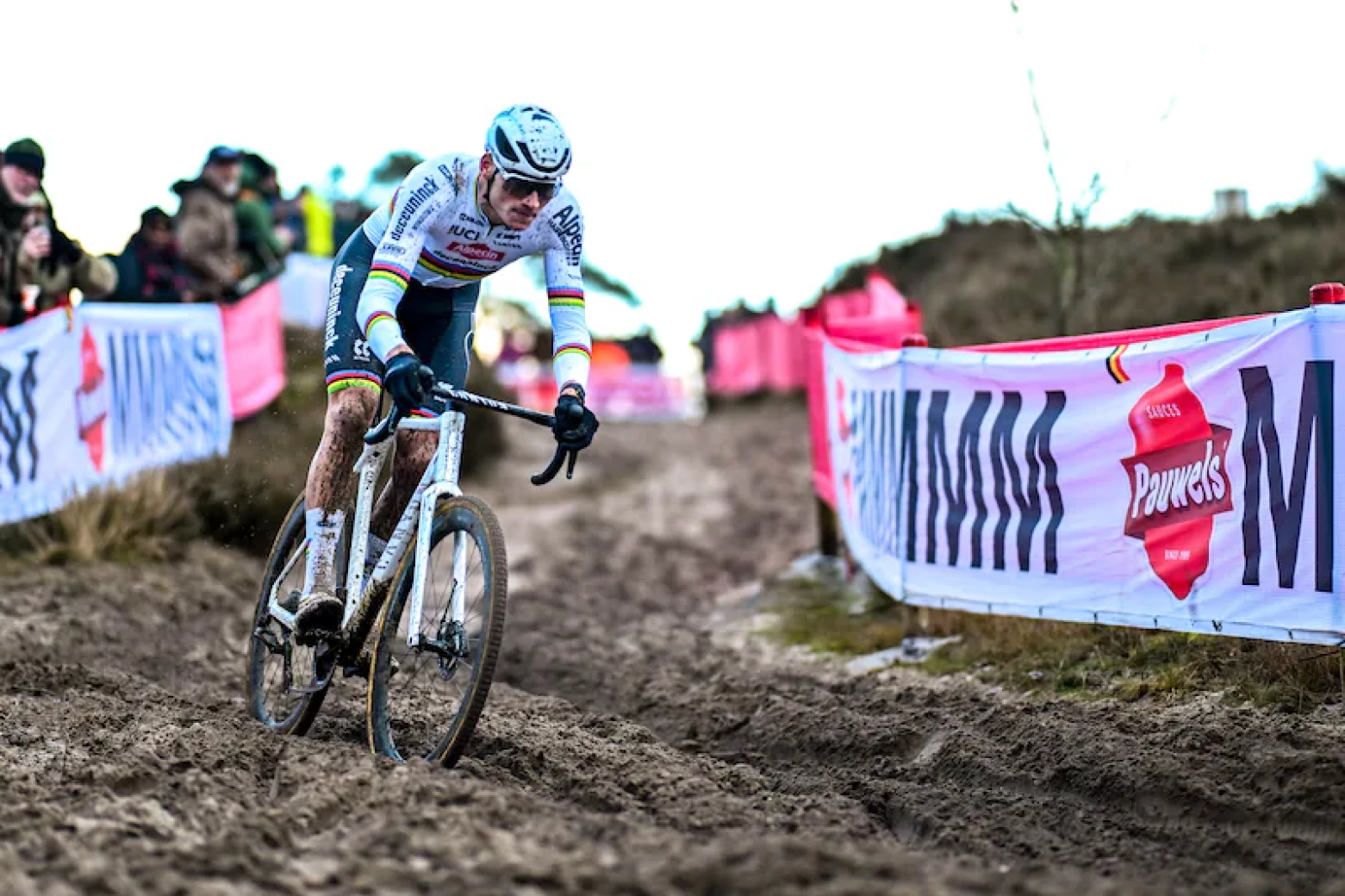 Quem poderá derrotar Mathieu van der Poel na Copa do Mundo de CX em Zonhoven?
