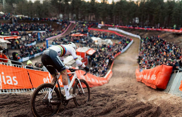 Who will be able to beat Mathieu van der Poel at the CX World Cup in Zonhoven?