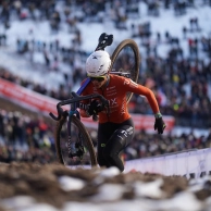 Alvarado breaks Lucinda Brand's reign in a chaotic and snowy World Cup in Zonhoven